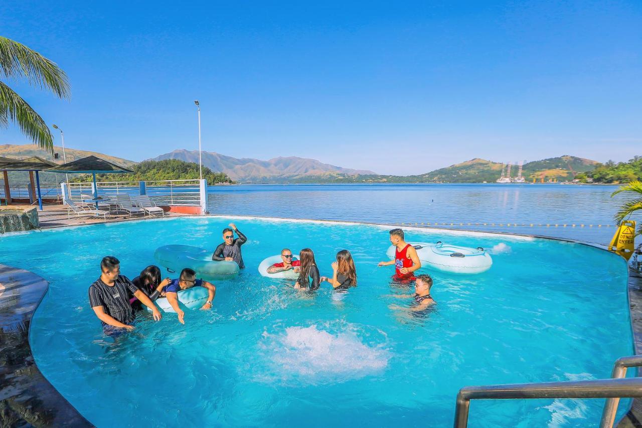 Whiterock Beach Hotel And Waterpark Subic Bay Exterior photo