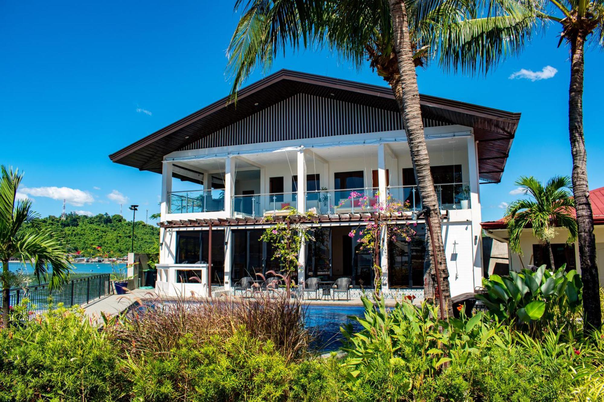 Whiterock Beach Hotel And Waterpark Subic Bay Exterior photo