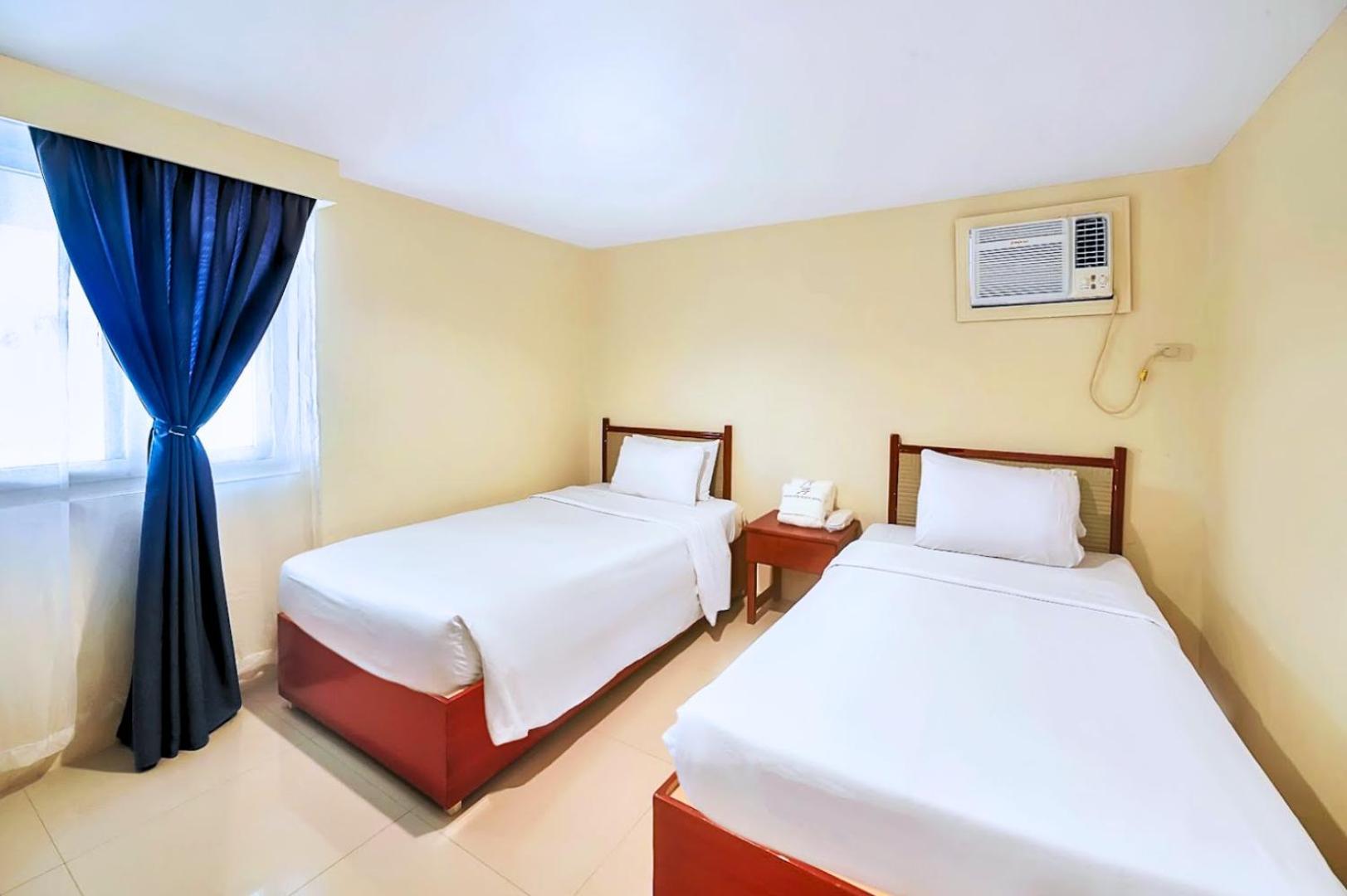 Whiterock Beach Hotel And Waterpark Subic Bay Exterior photo