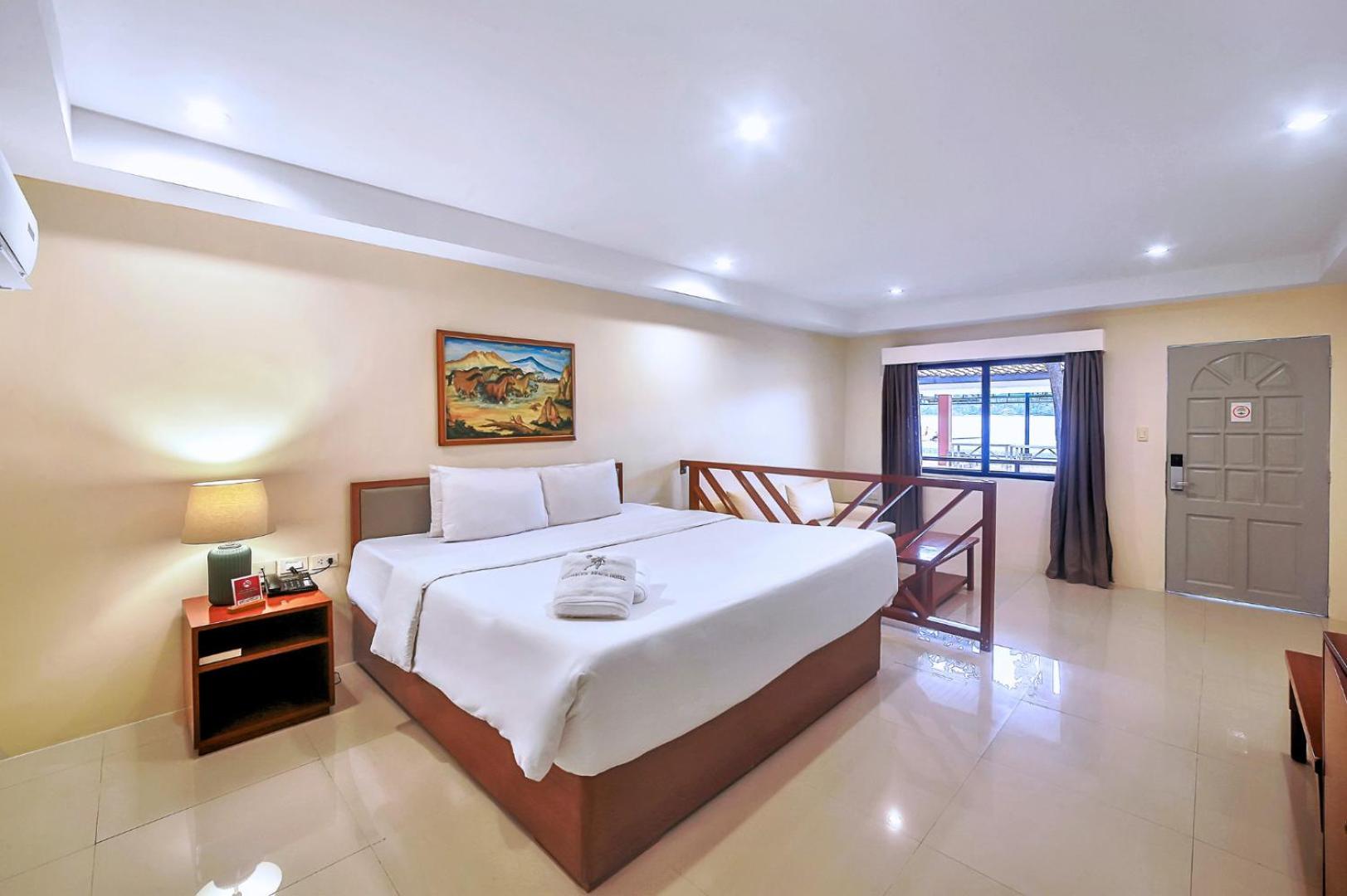 Whiterock Beach Hotel And Waterpark Subic Bay Exterior photo