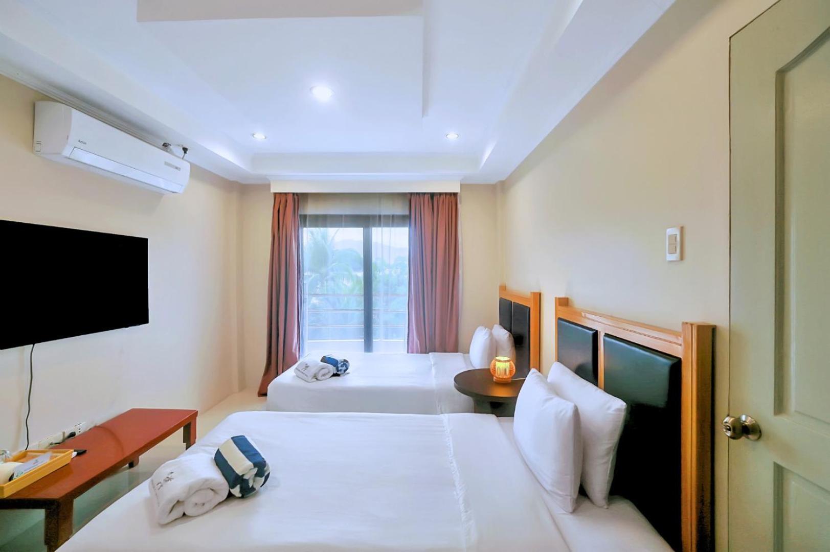 Whiterock Beach Hotel And Waterpark Subic Bay Exterior photo