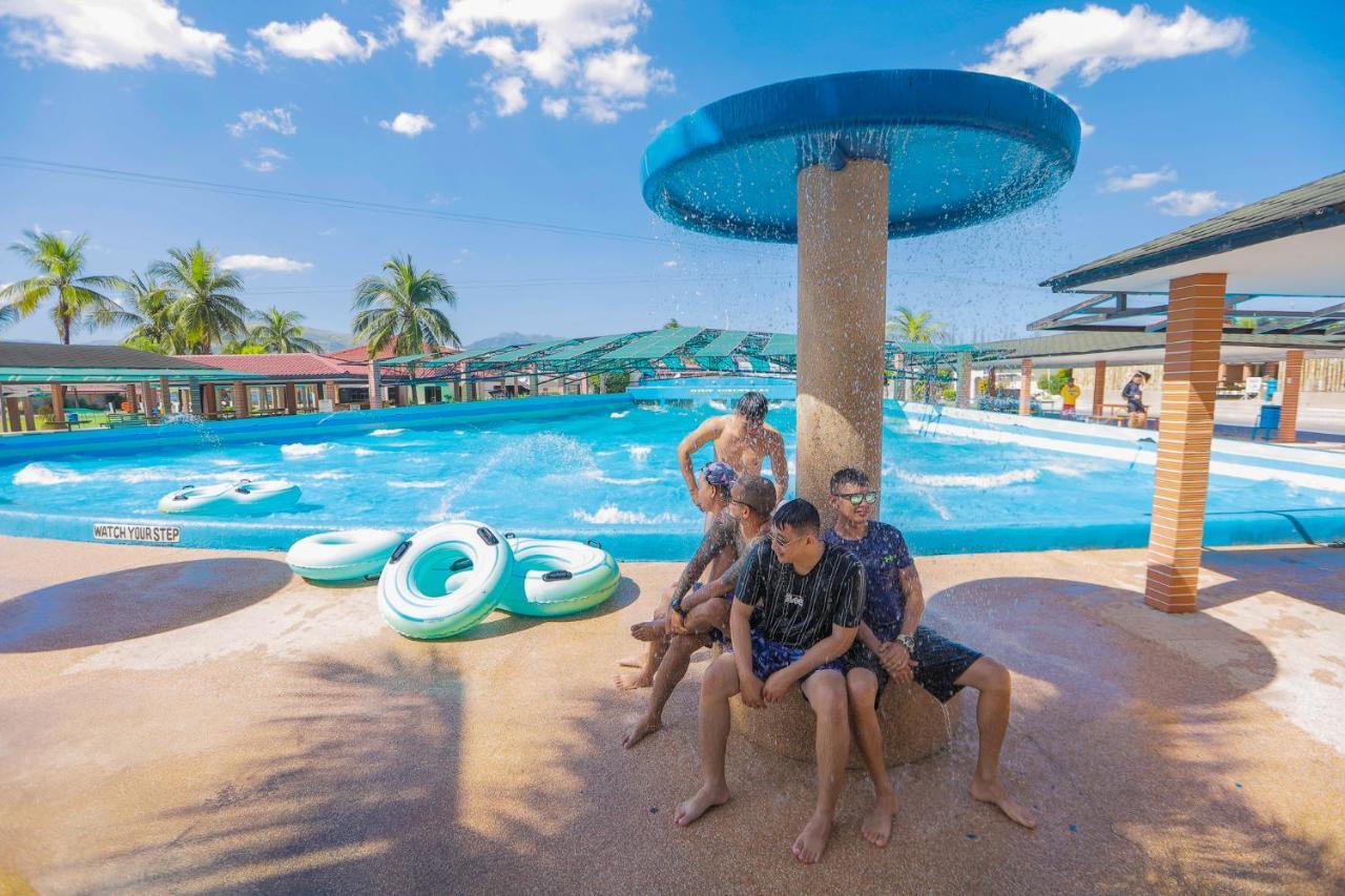 Whiterock Beach Hotel And Waterpark Subic Bay Exterior photo