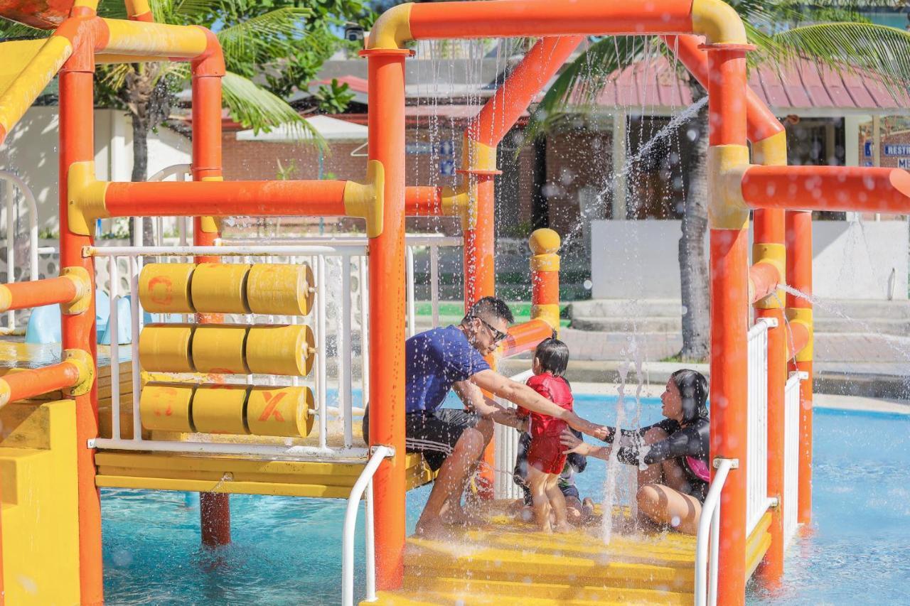 Whiterock Beach Hotel And Waterpark Subic Bay Exterior photo